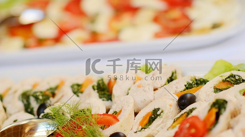 对于消费者来说，在选购坚果炒货时，应关注以下几点：